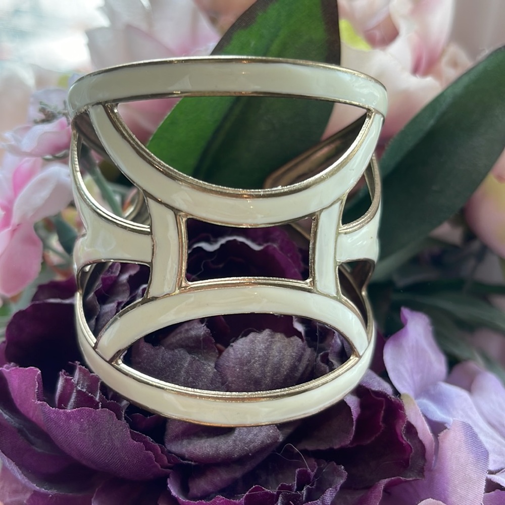 🤍💖✨ Enamel Cream and Gold Cuff Bracelet